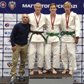 Медалисты-Магнитогорск-1