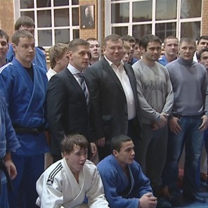 Награда за вклад в развитие дзюдо-64