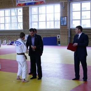 В Челябинске наградили медалистов первенства России среди юношей и девушек до 18-ти лет в Липецке-7