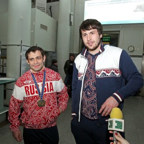 Встреча Денисова в аэропорту-9