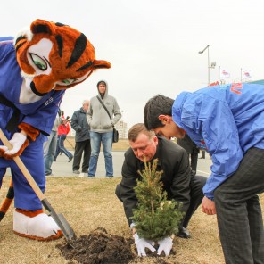 "Зелёная" акция с талисманом ЧМ-2014 по дзюдо тигрёнком Жориком - 4