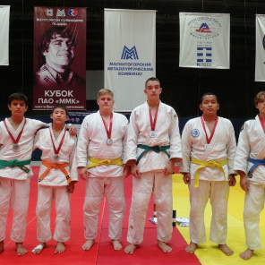 Медалисты-Магнитогорск-4